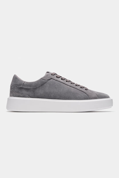 DER KLASSISCHE WILDLEDER-SNEAKER