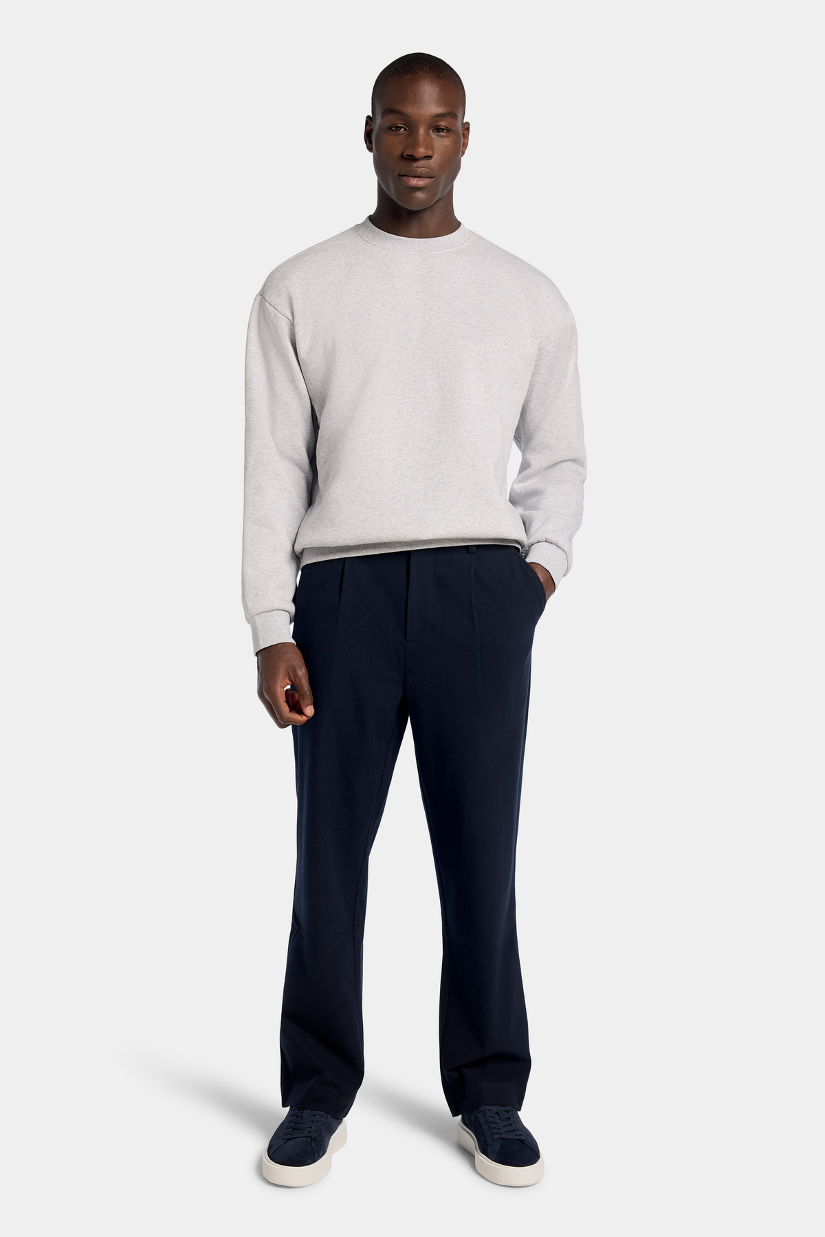 DER MILAN OVERSIZED RUNDHALSPULLOVER