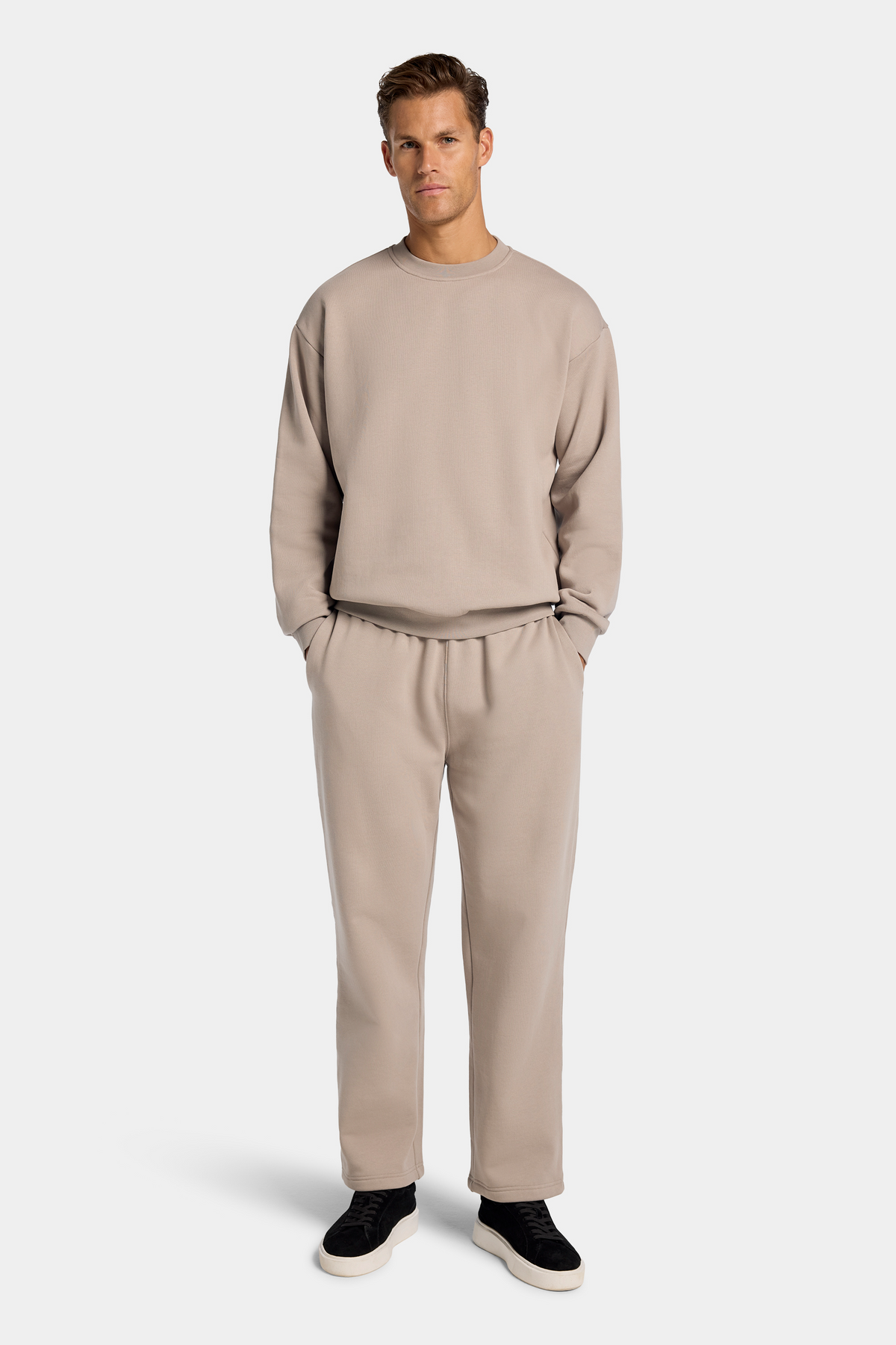 DER MILAN OVERSIZED RUNDHALSPULLOVER