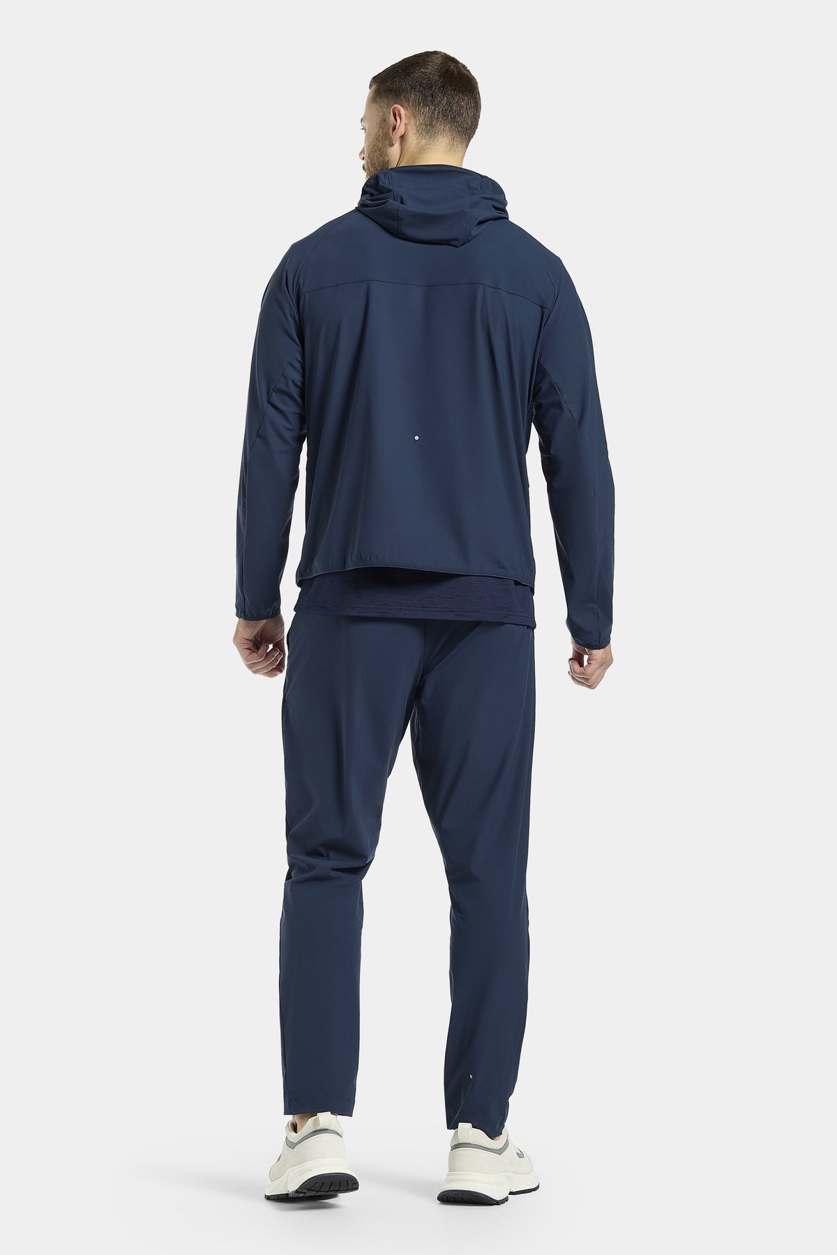 DER ACTIVE WINDBREAKER MIT KAPUZE