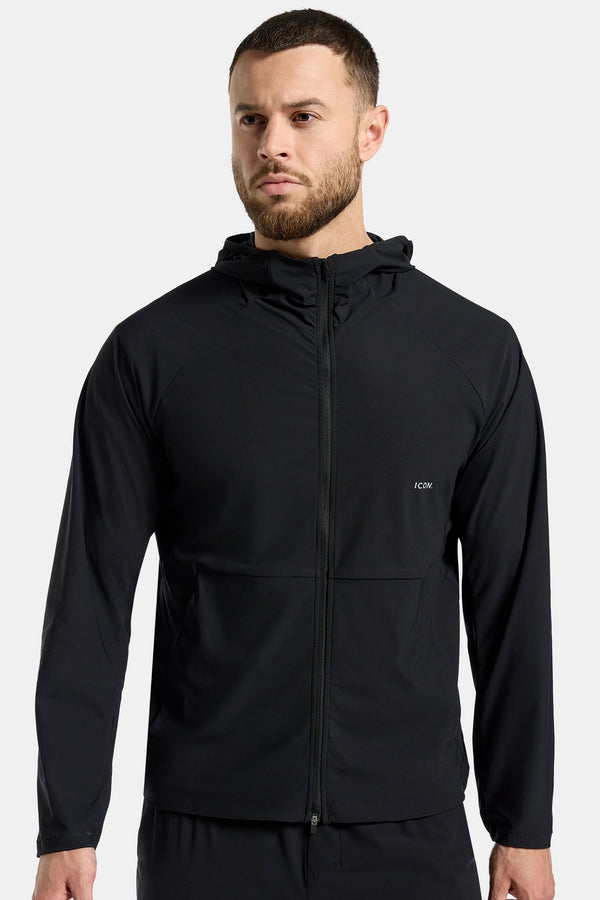DER ACTIVE WINDBREAKER MIT KAPUZE