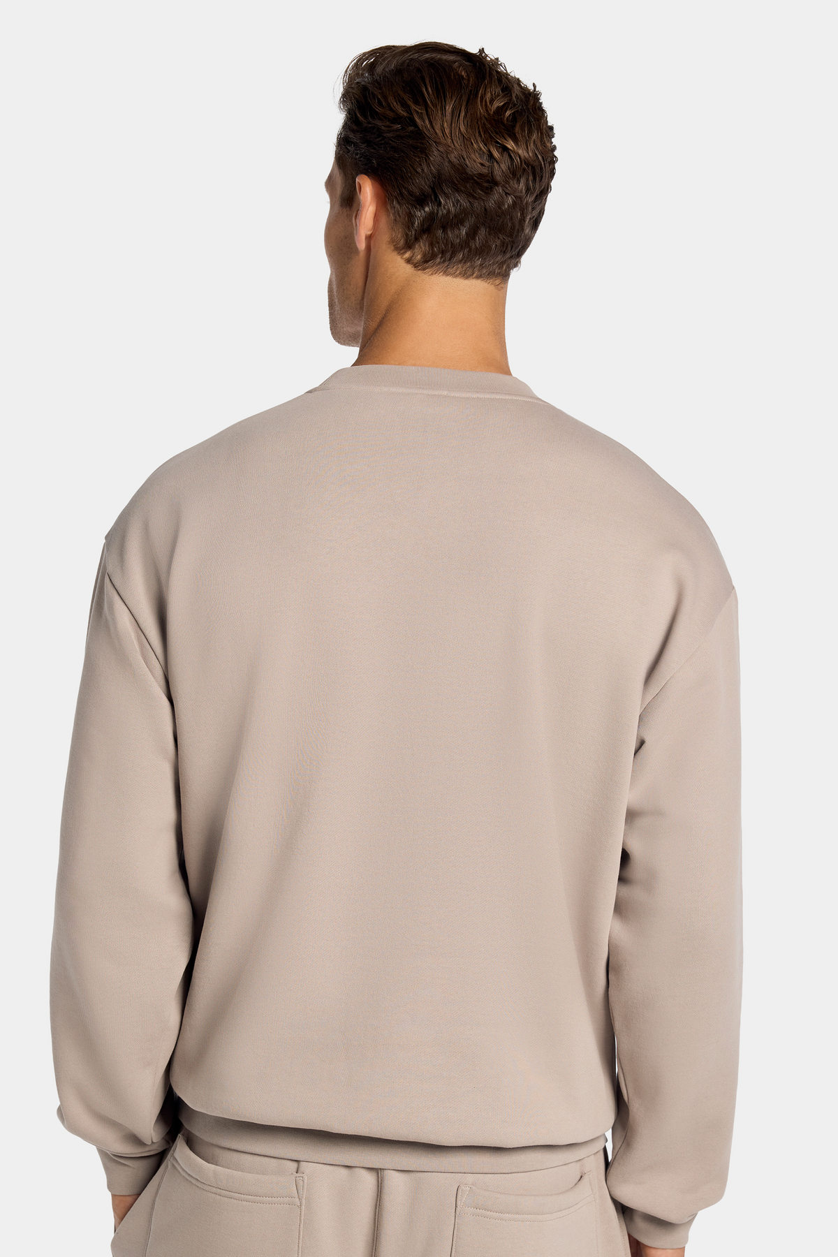 DER MILAN OVERSIZED RUNDHALSPULLOVER
