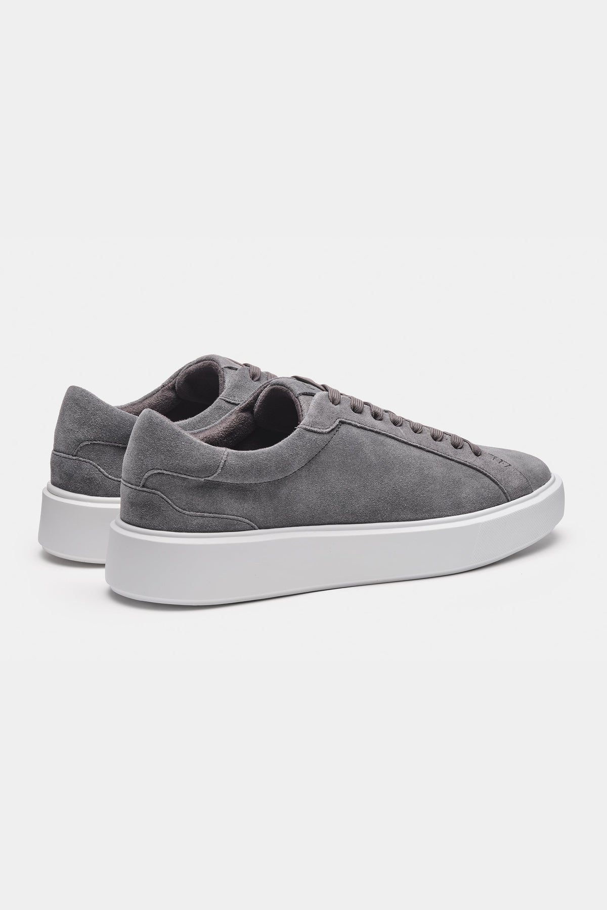 DER KLASSISCHE WILDLEDER-SNEAKER